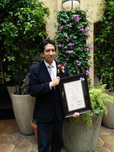 Rodolfo Dirzo receives the Roland Volunteer Service Prize