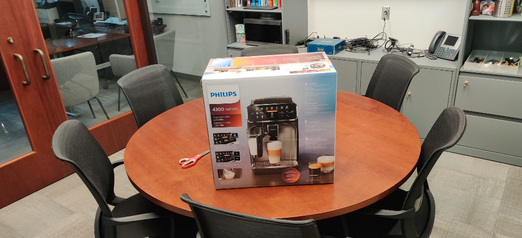 Photo of the box of the new group coffee machine