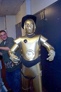 3CPO tries on the Hat behind the scenes