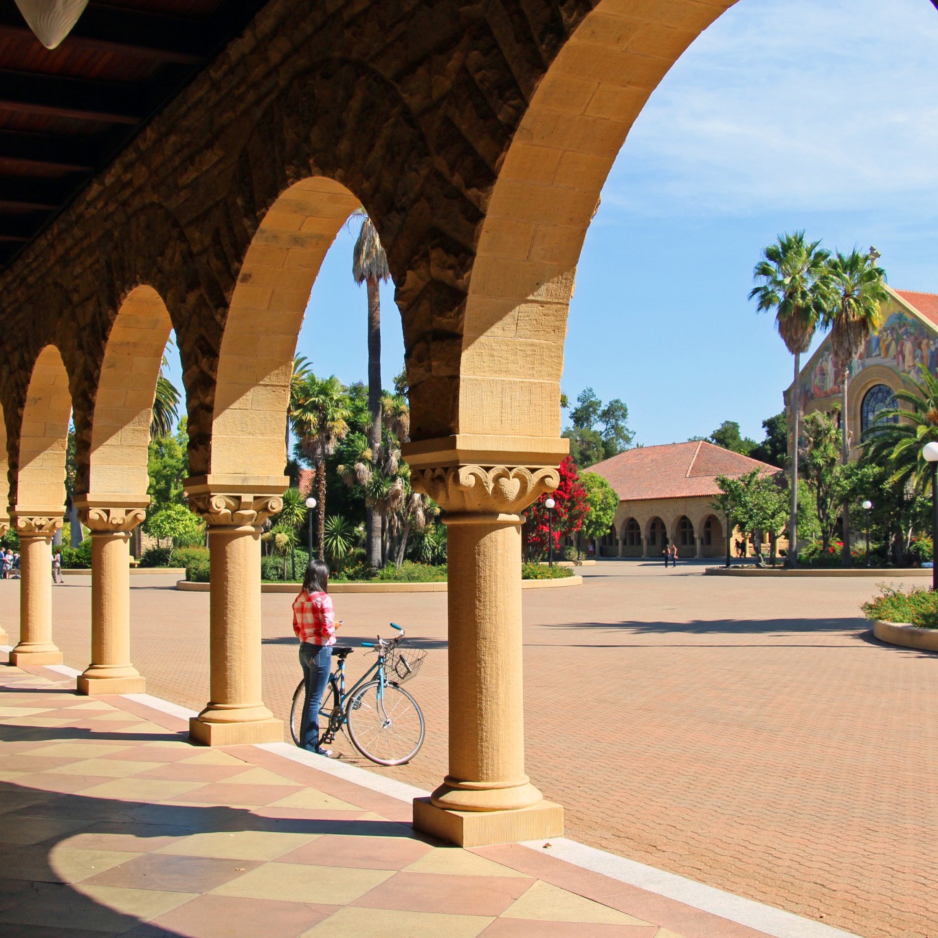 arcades in Stanford main quad