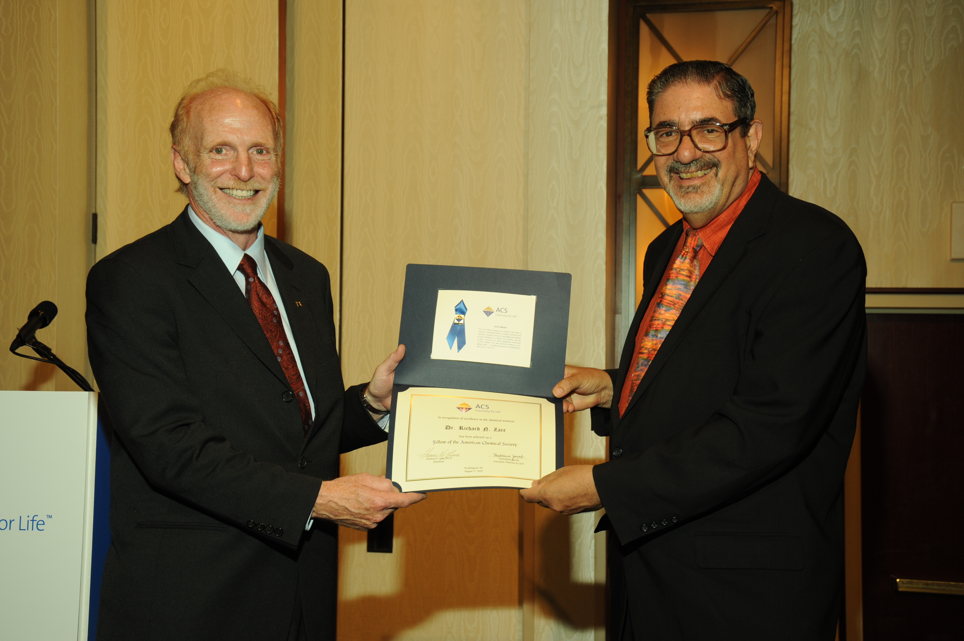 Bursten presents ACS Fellowship to Zare