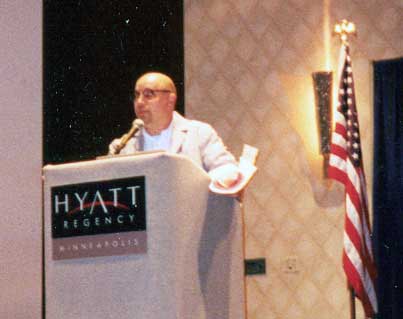 Glenn Hedman presenting awards