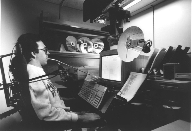 VTF Workstation showing robot manipulating a laserdisk for a student