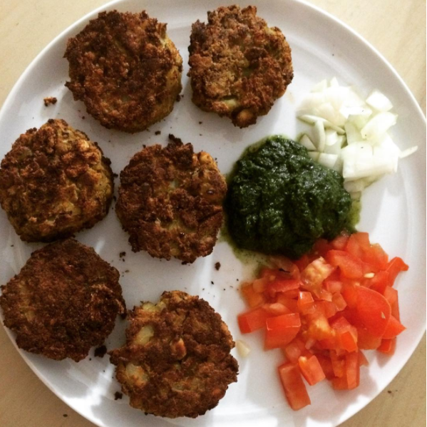 Handmade chickpea-lentil mini burgers with mint chutney